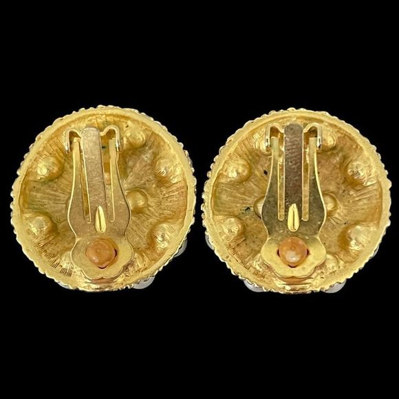 Vintage gold tone faux pearl clip on button style earrings - Picture 3 of 7